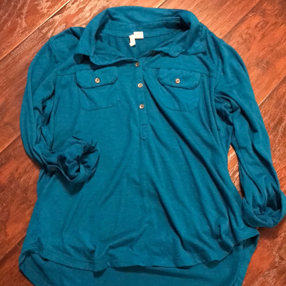 Cotton button shirt.